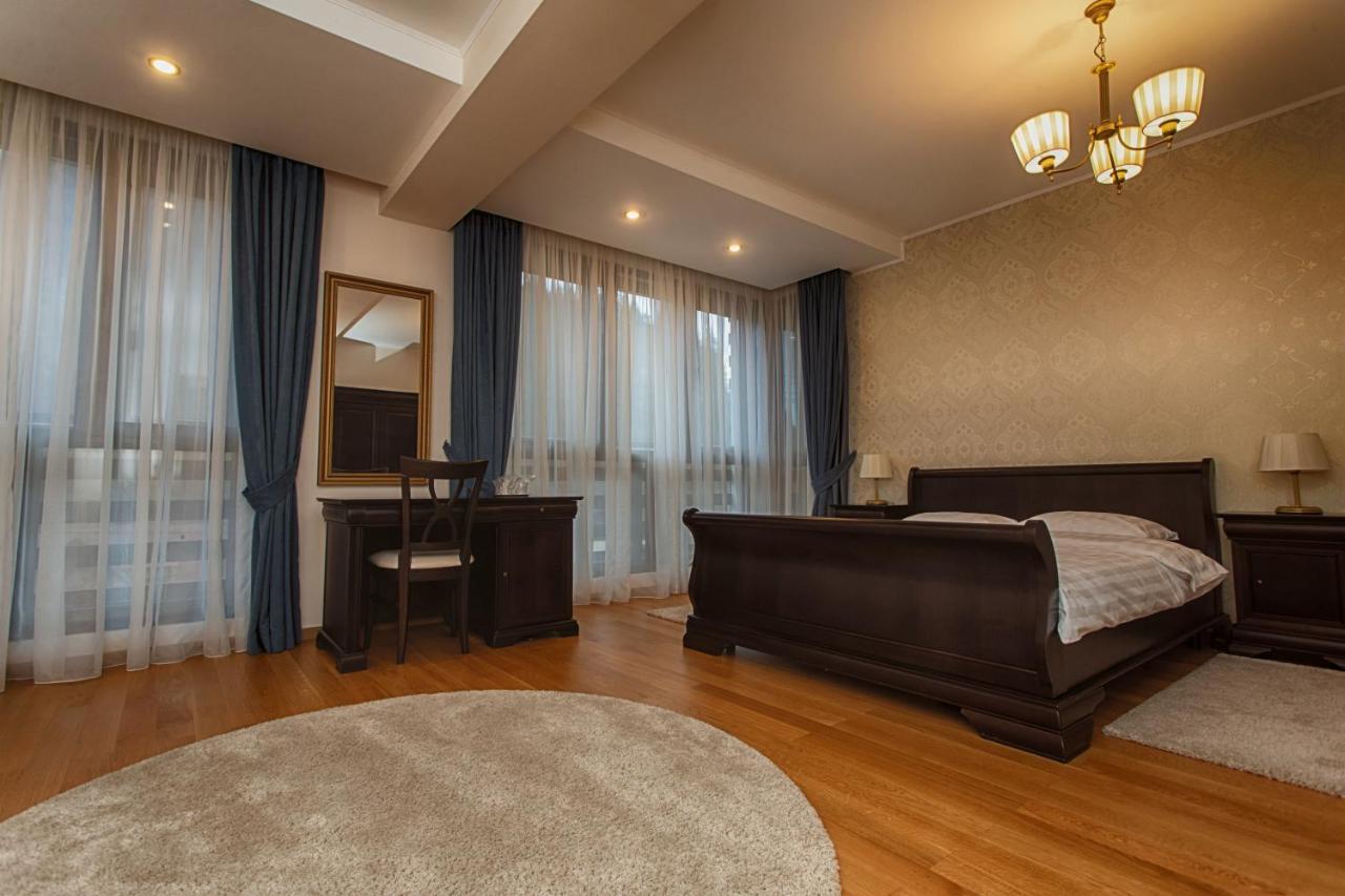 Vila Imperial Bed and Breakfast Sinaia Esterno foto